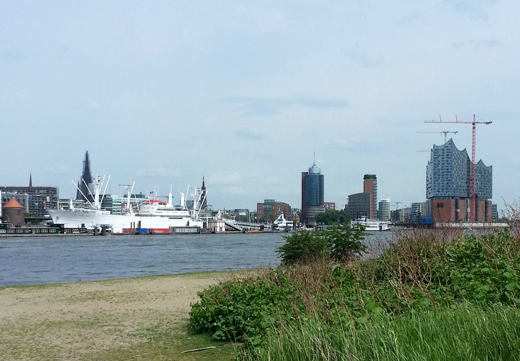 HH Elbe Skylinesued3auss 150529korr Quelle doobe